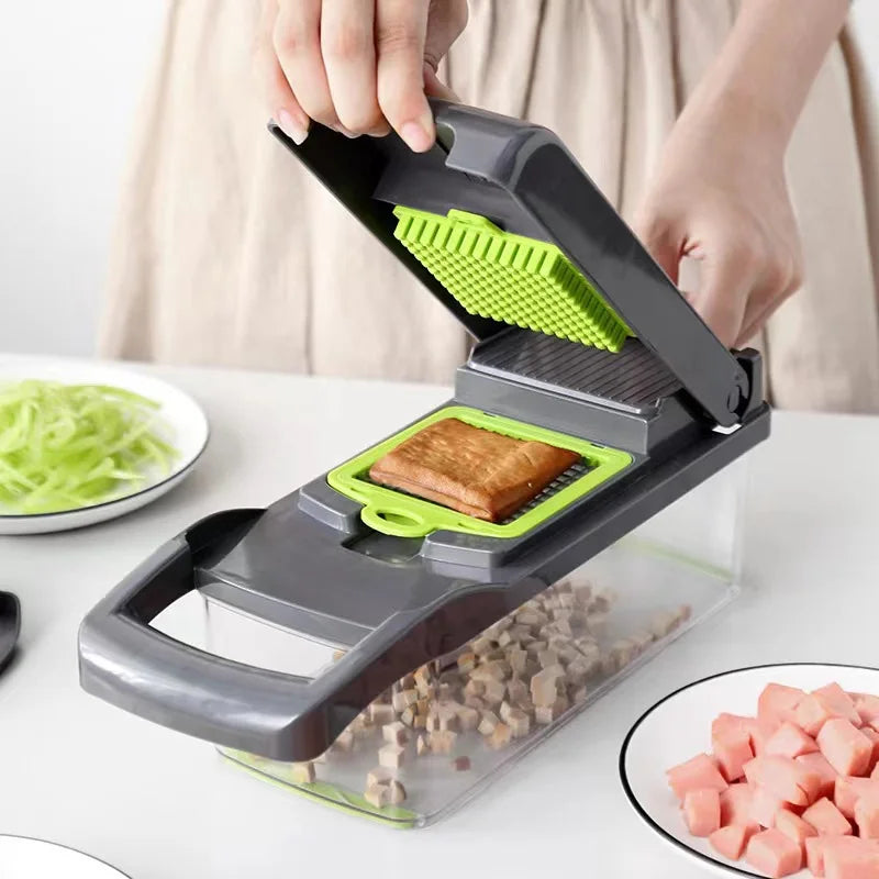 Culinapro Chopper de Dropora, utensilio de cocina para picar y triturar alimentos, con cuchillas de acero y diseño compacto.